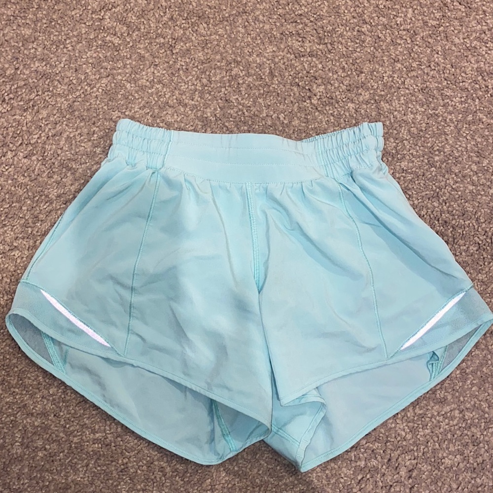 lululemon hotty hot shorts low rise 4” - size 4